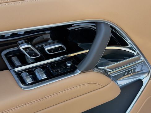 New 2025 Land Rover Range Rover SE image 23