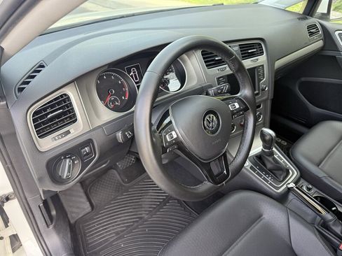 Used 2016 Volkswagen Golf Limited Edition image 15