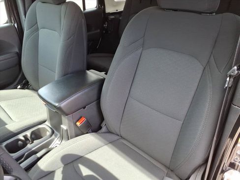 Used 2023 Jeep Wrangler Unlimited AWD/4WD image 18