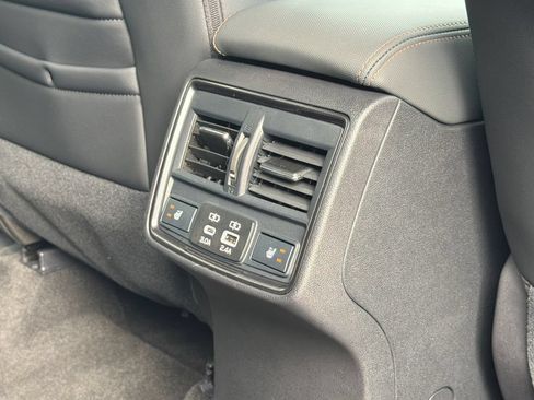 Used 2026 Subaru Forester Touring AWD/4WD image 17