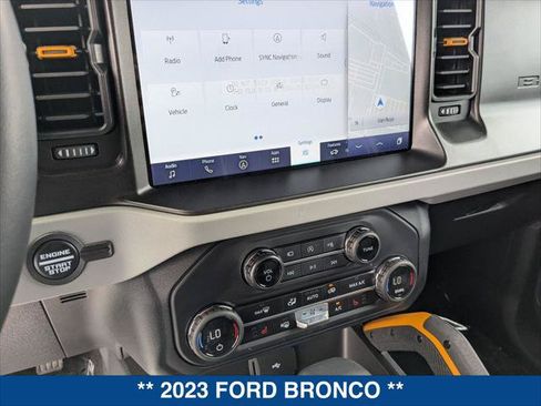 Certified 2023 Ford Bronco Badlands w/ Sasquatch Package AWD/4WD image 17