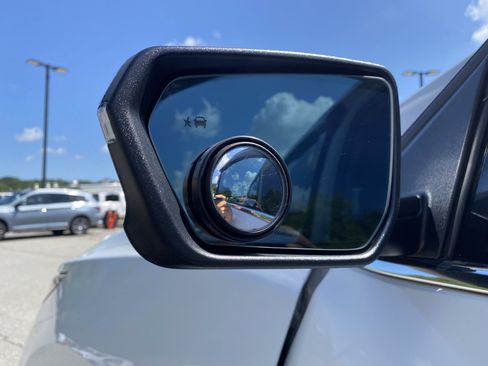 Used 2018 Chevrolet Equinox LT FWD image 38