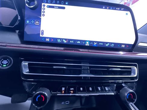 Used 2024 Chevrolet Traverse RS image 27