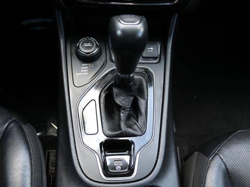 Used 2020 Jeep Cherokee Limited image 44