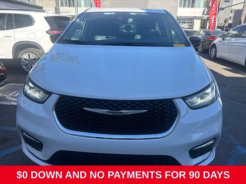 Used 2024 Chrysler Pacifica Limited FWD image 2