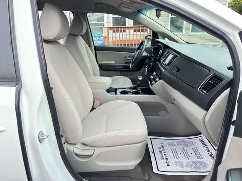 Used 2019 Kia Sedona L FWD image 50