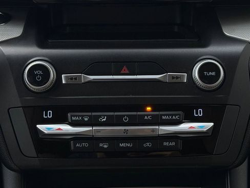 Used 2020 Ford Explorer XLT image 16