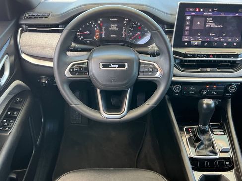 Used 2023 Jeep Compass Latitude AWD/4WD image 16