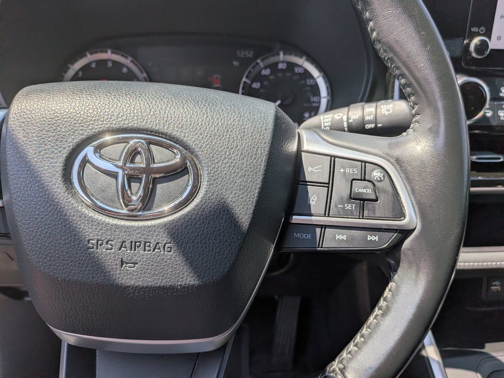 Used 2023 Toyota Highlander LE FWD image 15