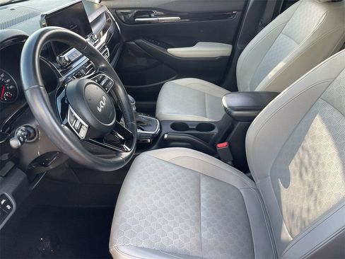 Used 2022 Kia Seltos EX image 18