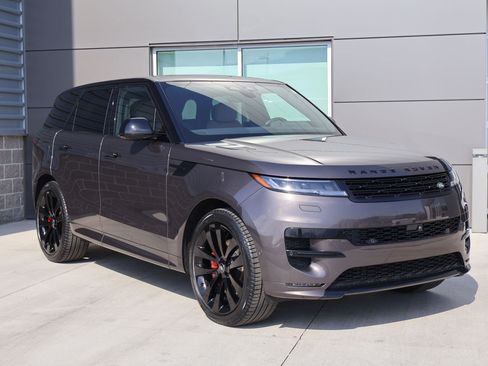Used 2025 Land Rover Range Rover Sport Dynamic SE AWD/4WD image 3