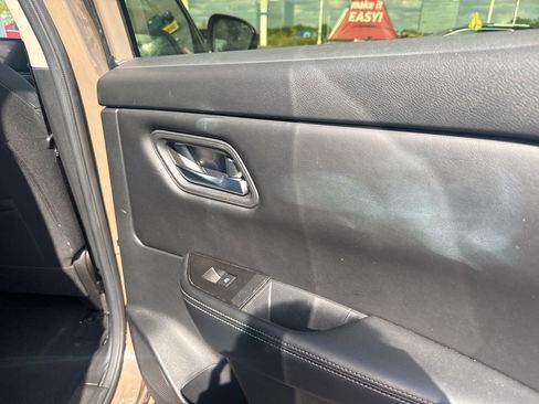 Used 2024 Nissan Rogue SV image 18