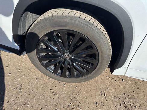 Used 2023 Toyota Highlander XSE image 11