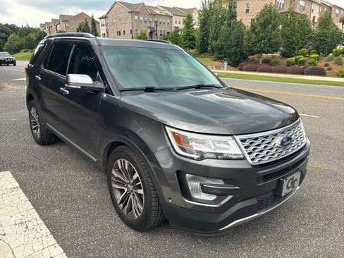 Used 2017 Ford Explorer Platinum AWD/4WD image 4