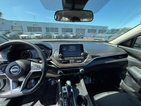 Used 2025 Nissan Altima 2.5 SV FWD image 17