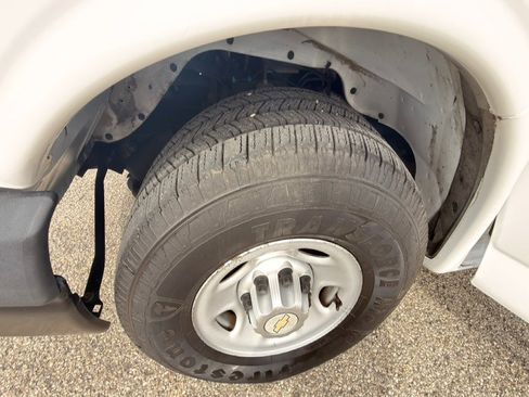 Used 2013 Chevrolet Express 2500 RWD image 26