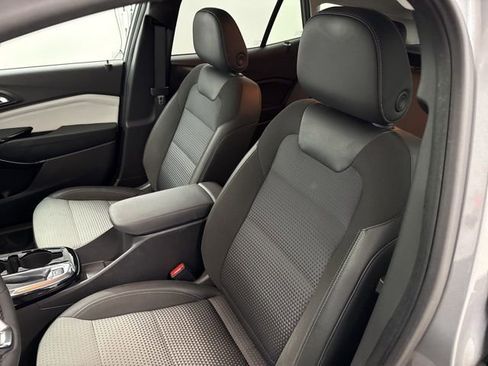 Used 2024 Chevrolet Trax LT w/ Driver Confidence Package FWD image 16