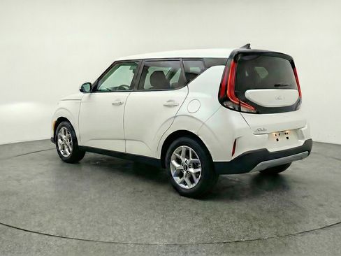 Used 2025 Kia Soul LX w/ LX Technology Package image 6
