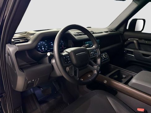 Used 2024 Land Rover Defender 110 X-Dynamic SE AWD/4WD image 4