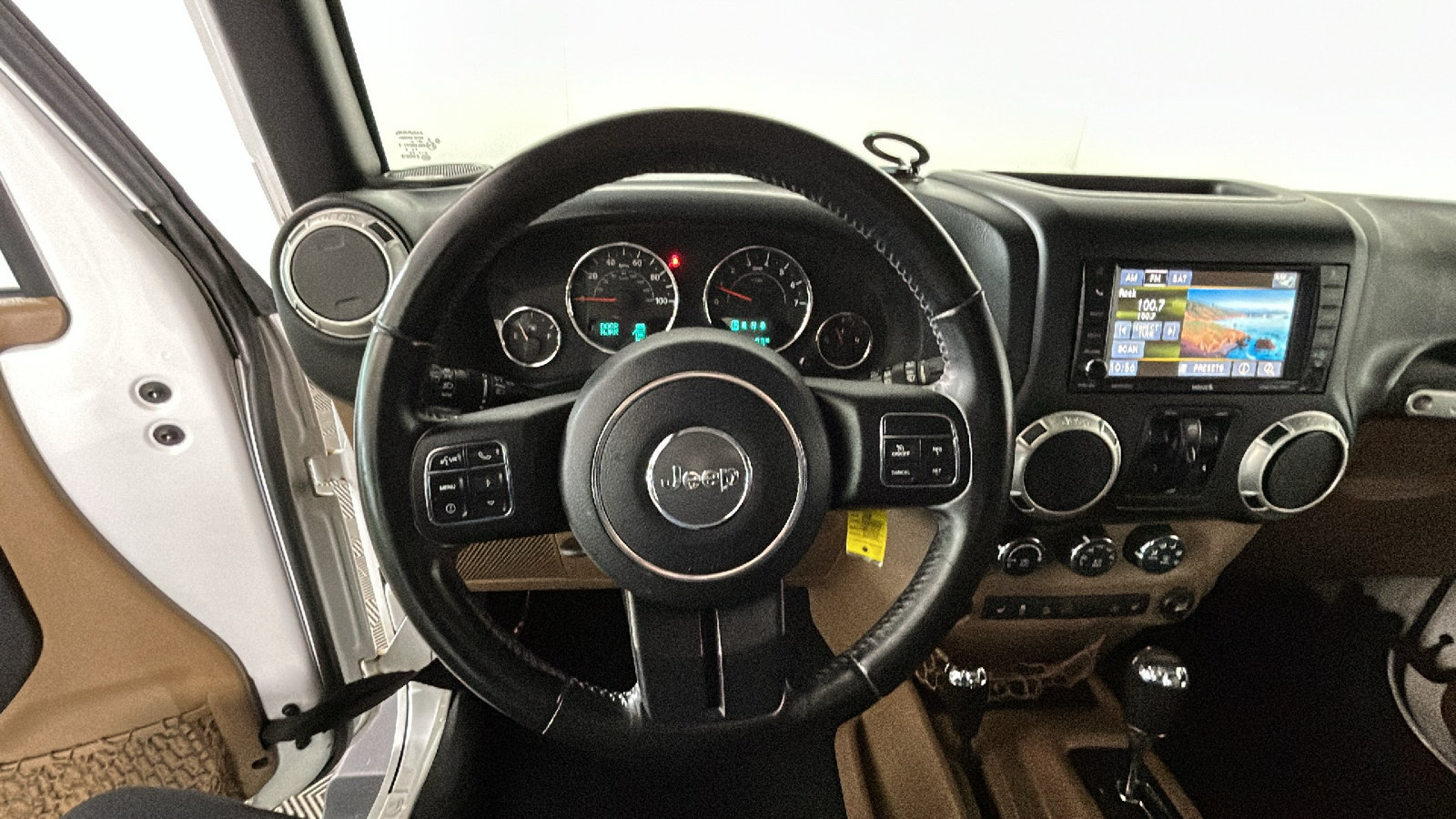 Used 2017 Jeep Wrangler Unlimited Sahara w/ Connectivity Group AWD/4WD image 18