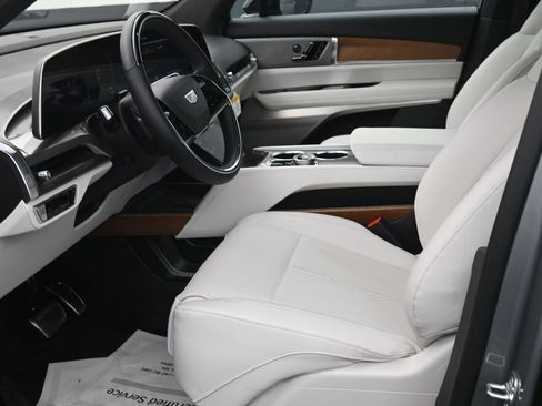 Used 2026 Cadillac Vistiq Luxury AWD/4WD image 10