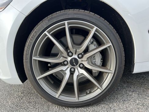 Used 2025 Genesis G70 2.5T image 12