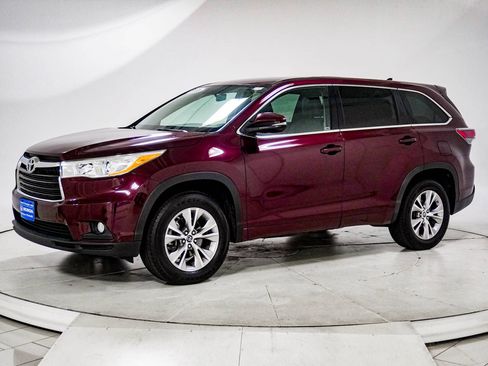 Used 2016 Toyota Highlander Plus FWD image 4