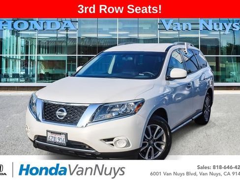 Used 2013 Nissan Pathfinder SV FWD image 1