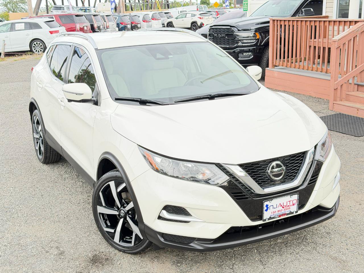 Used 2022 Nissan Rogue Sport SL AWD/4WD image 2