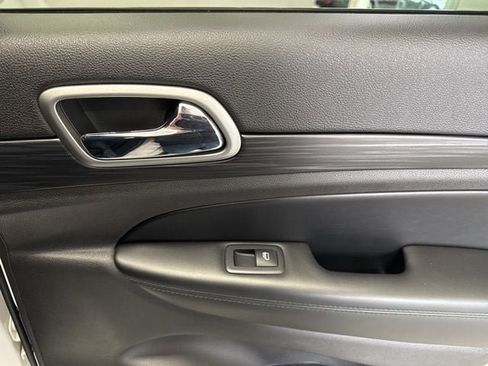 Used 2019 Jeep Grand Cherokee Altitude image 47