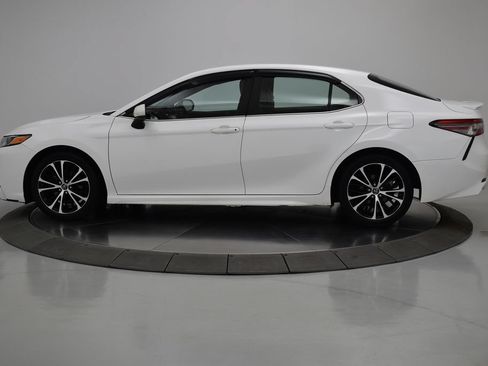 Used 2018 Toyota Camry SE FWD image 17