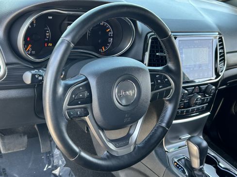 Certified 2021 Jeep Grand Cherokee Laredo X image 23