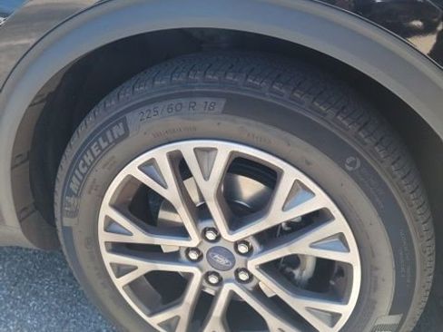 Used 2022 Ford Escape SEL w/ Technology Package FWD image 5