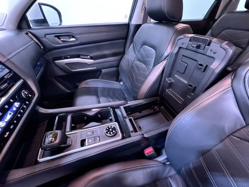 Used 2022 Nissan Pathfinder Platinum w/ Cargo Package AWD/4WD image 31