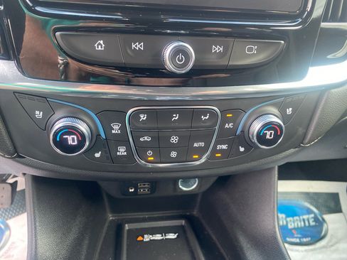 Used 2023 Chevrolet Traverse Premier image 21