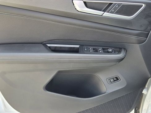 Used 2024 Volkswagen Atlas Cross Sport SEL R-Line image 33