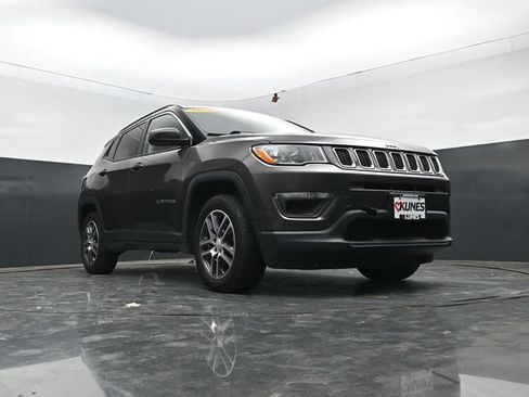 Used 2018 Jeep Compass Latitude w/ Popular Equipment Group AWD/4WD image 29