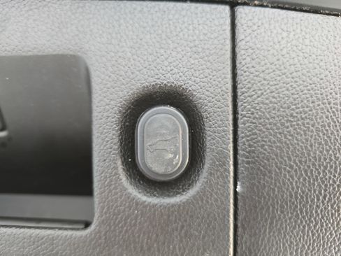 Used 2018 Chevrolet Tahoe LT w/ Luxury Package image 14