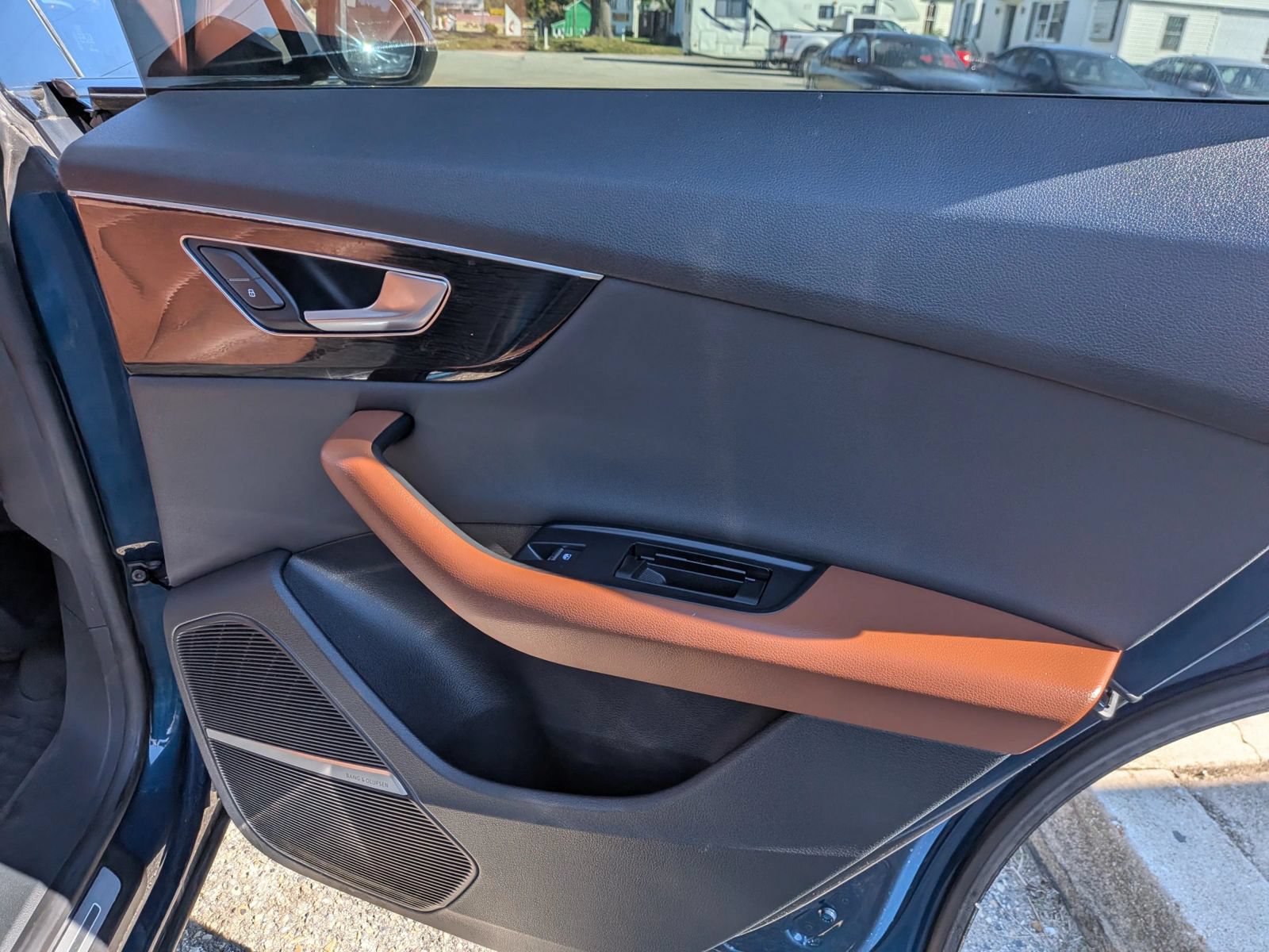 Used 2019 Audi Q8 Premium Plus w/ Premium Plus AWD/4WD image 42
