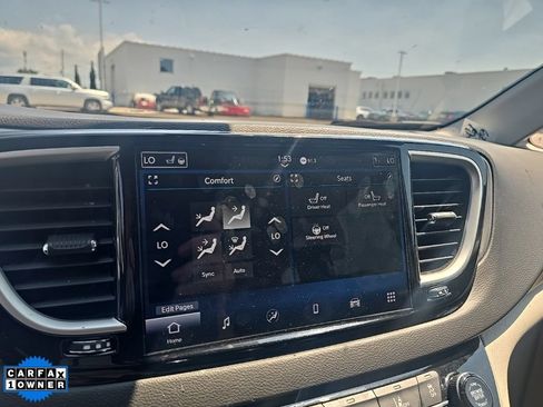 Used 2024 Chrysler Pacifica Touring-L FWD image 10