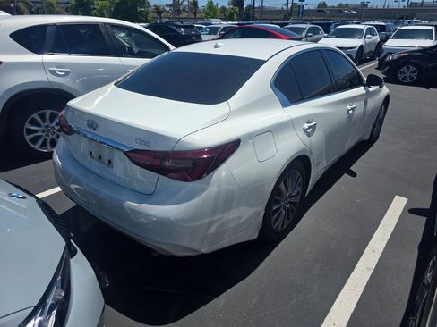 Used 2018 INFINITI Q50 Luxe w/ Essential Package (3.0T Luxe) RWD image 3
