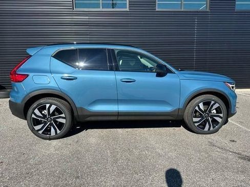 Used 2025 Volvo XC40 B5 Ultra w/ Protection Package AWD/4WD image 8