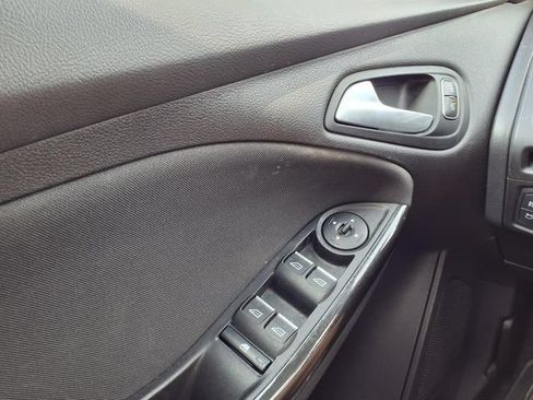 Used 2018 Ford Focus Titanium FWD image 19