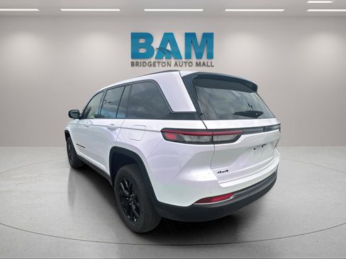 New 2026 Jeep Grand Cherokee Altitude image 5