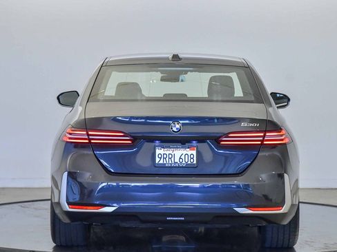 Used 2025 BMW 530i w/ Premium Package image 3