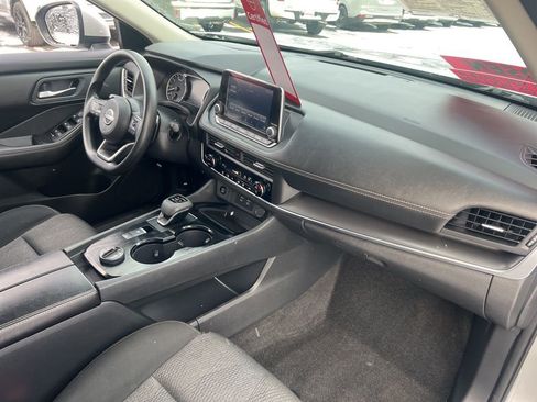 Certified 2024 Nissan Rogue SV image 23