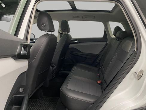 Used 2023 Volkswagen Taos SE w/ Panoramic Sunroof Package AWD/4WD image 24