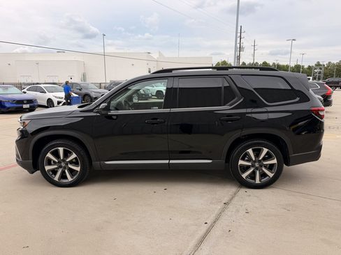 Certified 2025 Honda Pilot Touring image 5