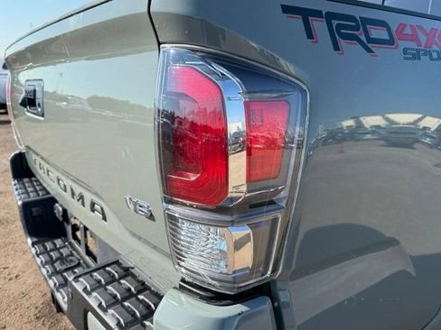 Used 2023 Toyota Tacoma TRD Sport w/ TRD Premium Sport Package AWD/4WD image 15