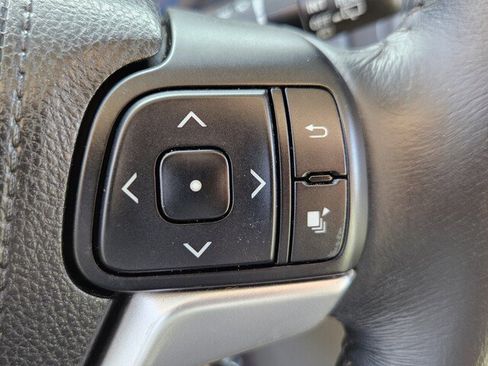 Used 2015 Toyota Sienna XLE image 31